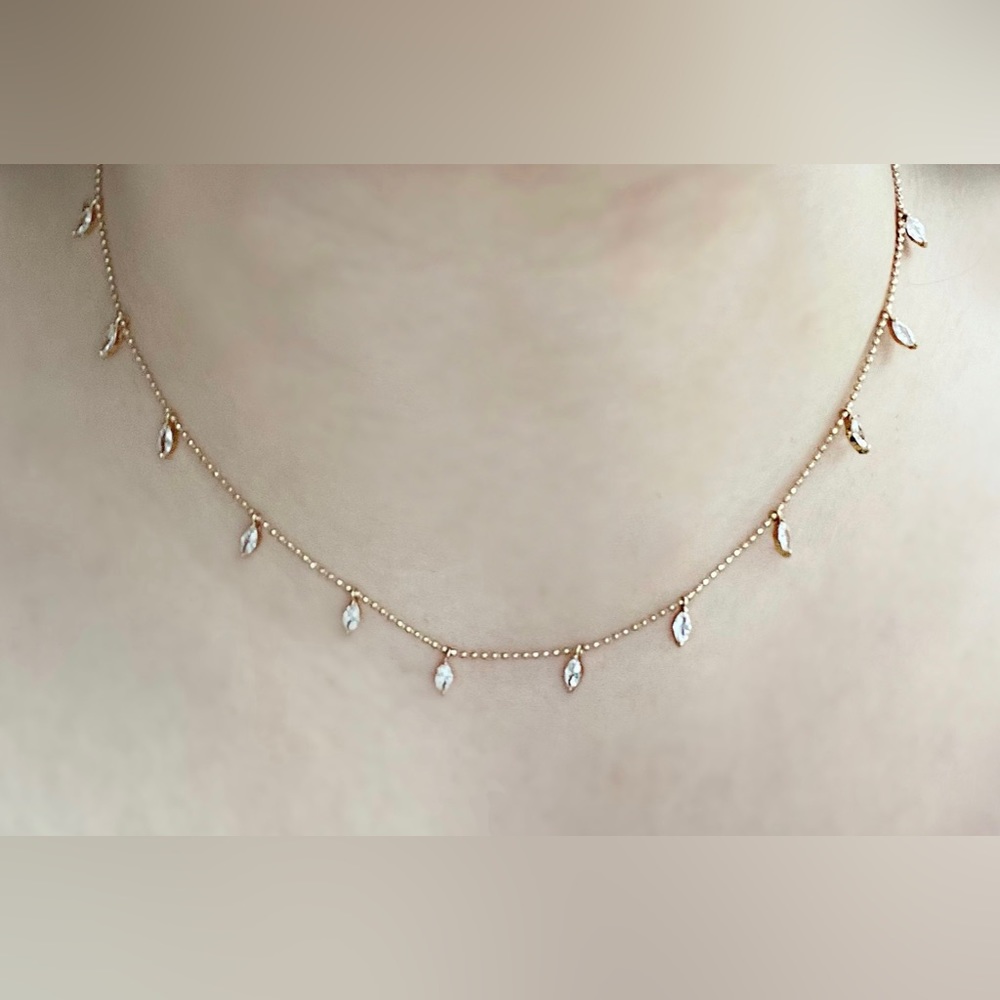 Express choker necklace
